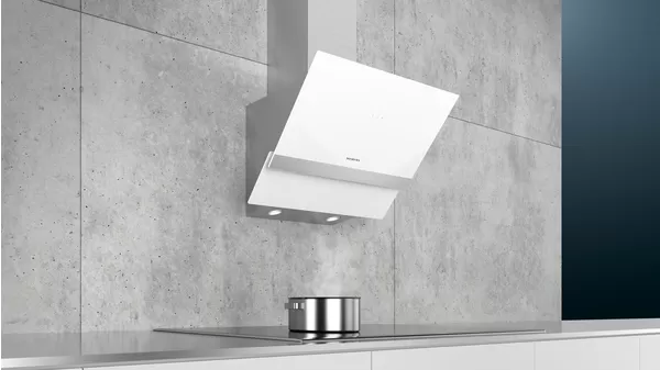 MCSA02884200_LC66KAJ20T_Schraegesse_Siemens_PGA3_def Siemens LC65KAJ20T Beyaz Duvar Tipi Davlumbaz (MONTAJ SART) TSHR